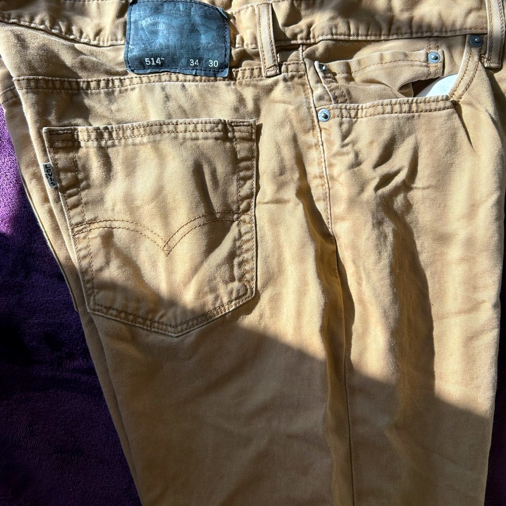 Tan Levi’s 514 jeans